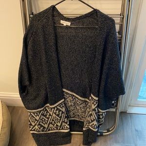 Aritzia Community - Dark grey shawl